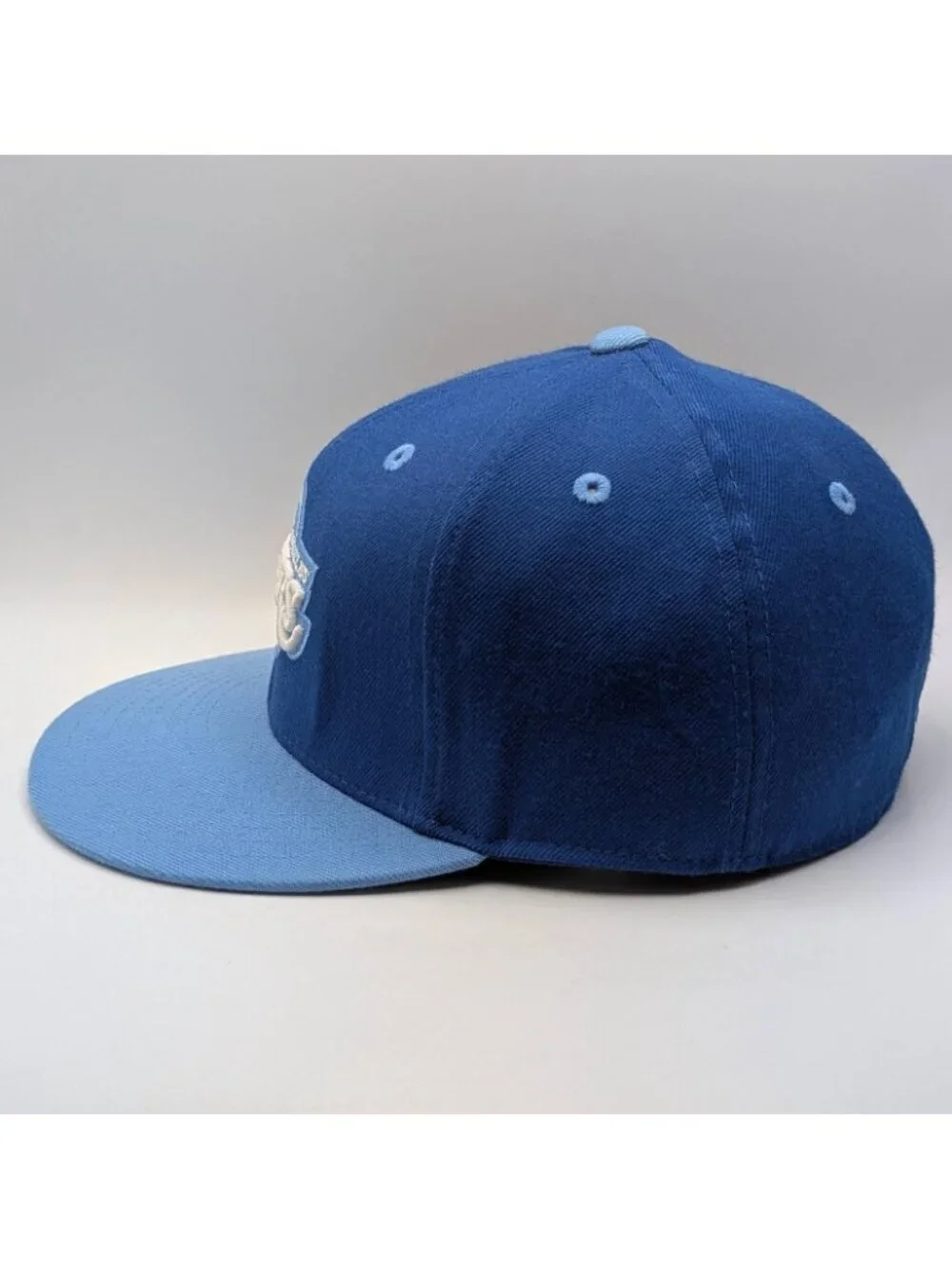 LA Los Angeles Lakers Fitted Hat Adidas Blue Two Tone Size 7 1/4 NBA Flat Bill